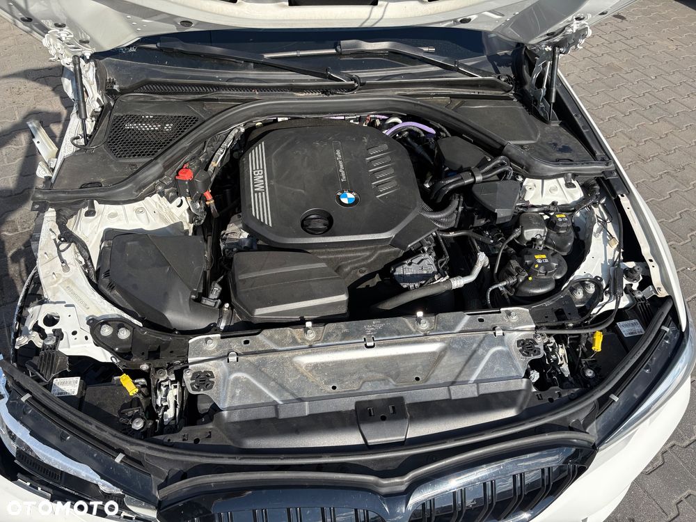 BMW Seria 3 316d mHEV - 25