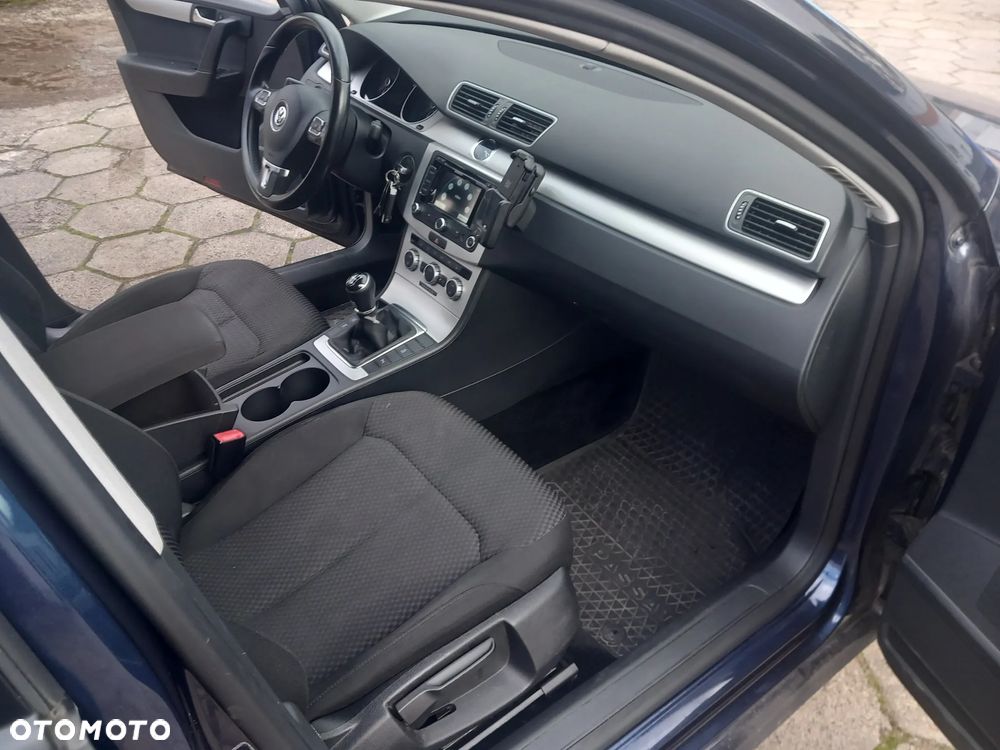 Volkswagen Passat Variant 2.0 Blue TDI SCR Comfortline - 17