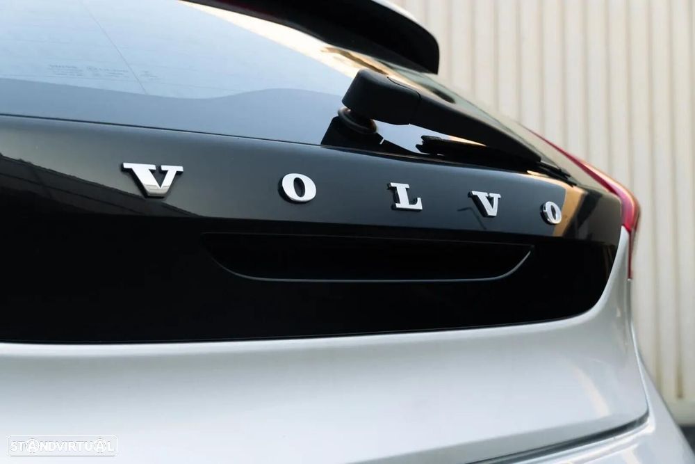 Volvo V40 Cross Country - 39