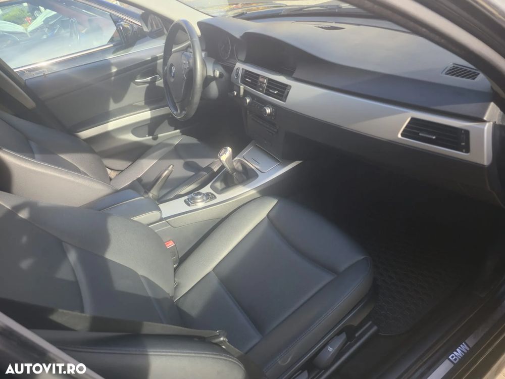 BMW Seria 3 318d Touring - 10