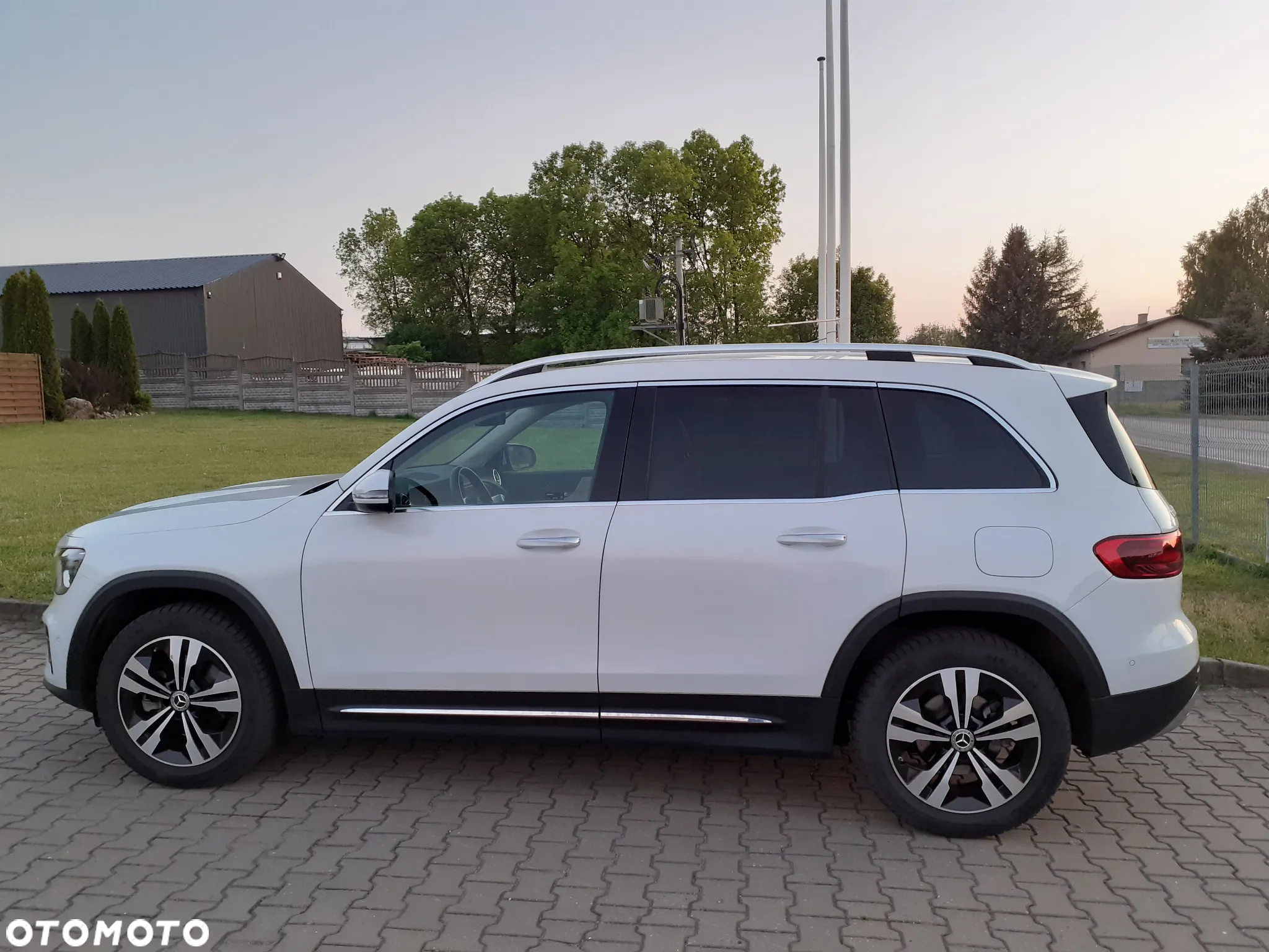 Mercedes-Benz GLB 200 Progressive 7G-DCT - 4