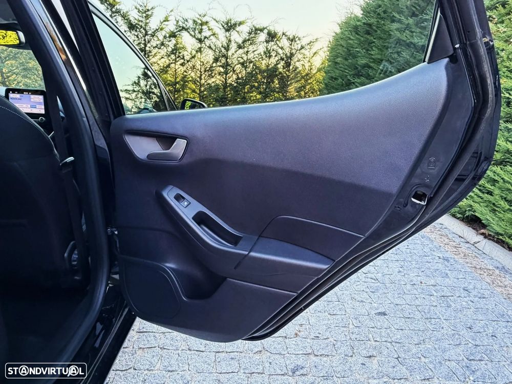 Ford Fiesta 1.0 EcoBoost S&S TITANIUM - 29
