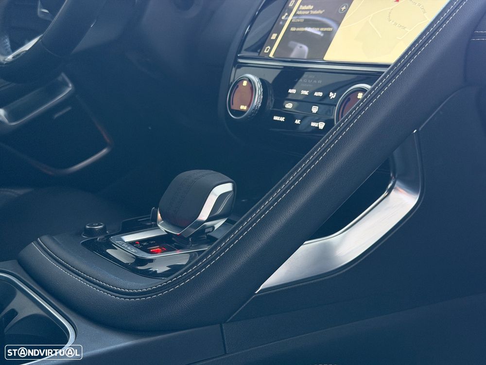 Jaguar E-Pace 1.5 P300e R-Dynamic HSE AWD Aut. - 33