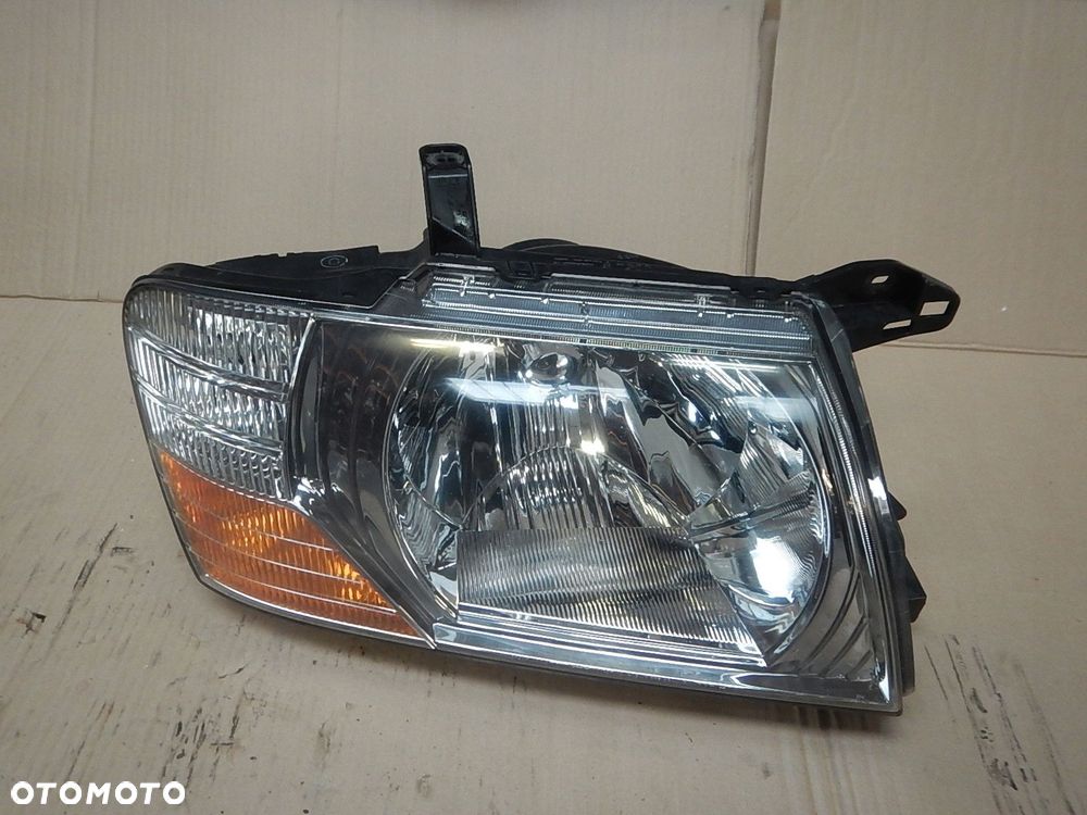 lampa prawa przednia przod mitsubishi pajero iii europa - 1