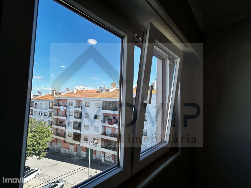 Apartamento T4 Totalmente Remodelado na Amora - Grande imagem: 5/25