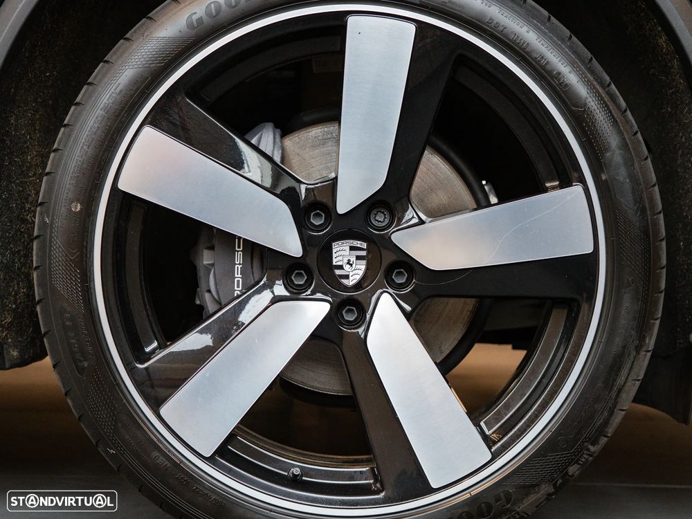 Porsche Macan Electric 4 - 15