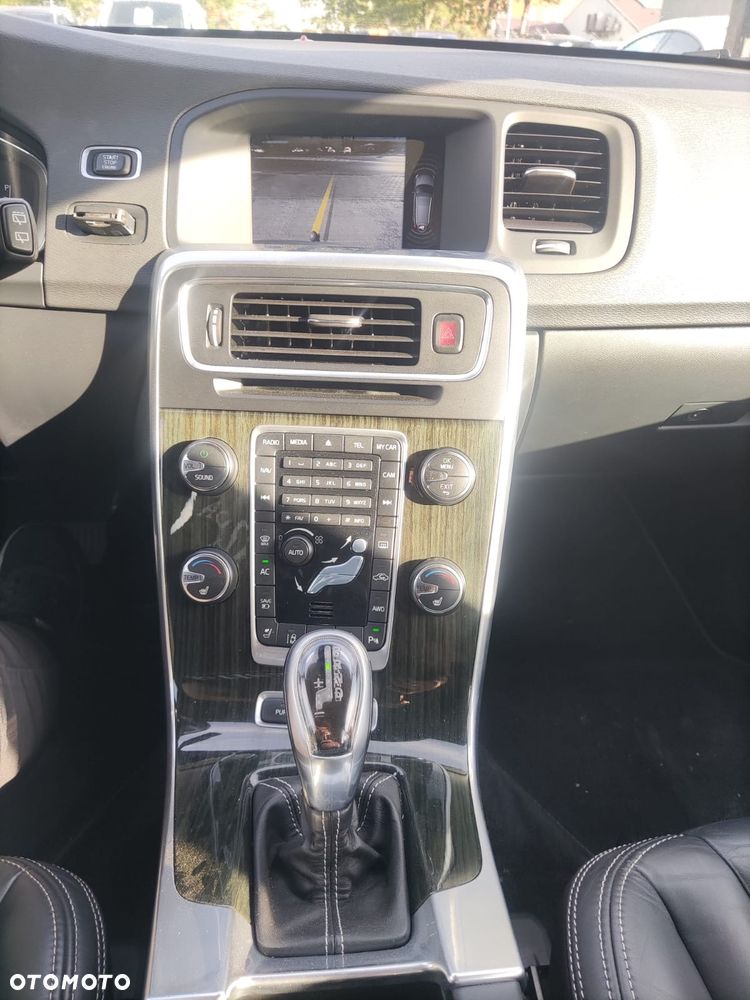 Volvo V60 D6 AWD Plug-in Hybrid Summum - 23