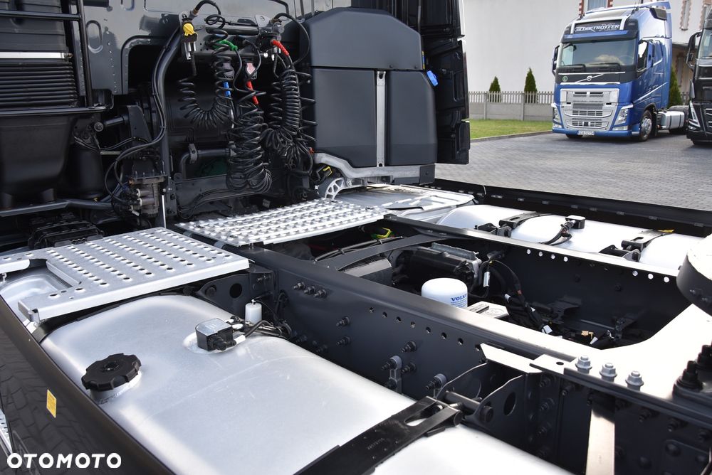 Volvo FH5 500 I-SAVE / GLOBETROTTER XL / FULL-LED / KLIMA POSTOJOWA / NAWIGACJA / KAMERY / TV / FULL OPCJA / LAKIER METALIC / ALUFELGI /SALON PL ! ! ! - 16