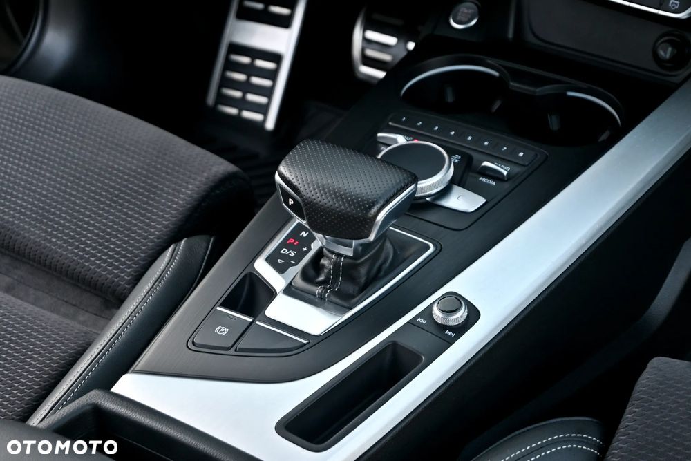 Audi A4 Avant 2.0 TDI ultra S tronic sport - 24