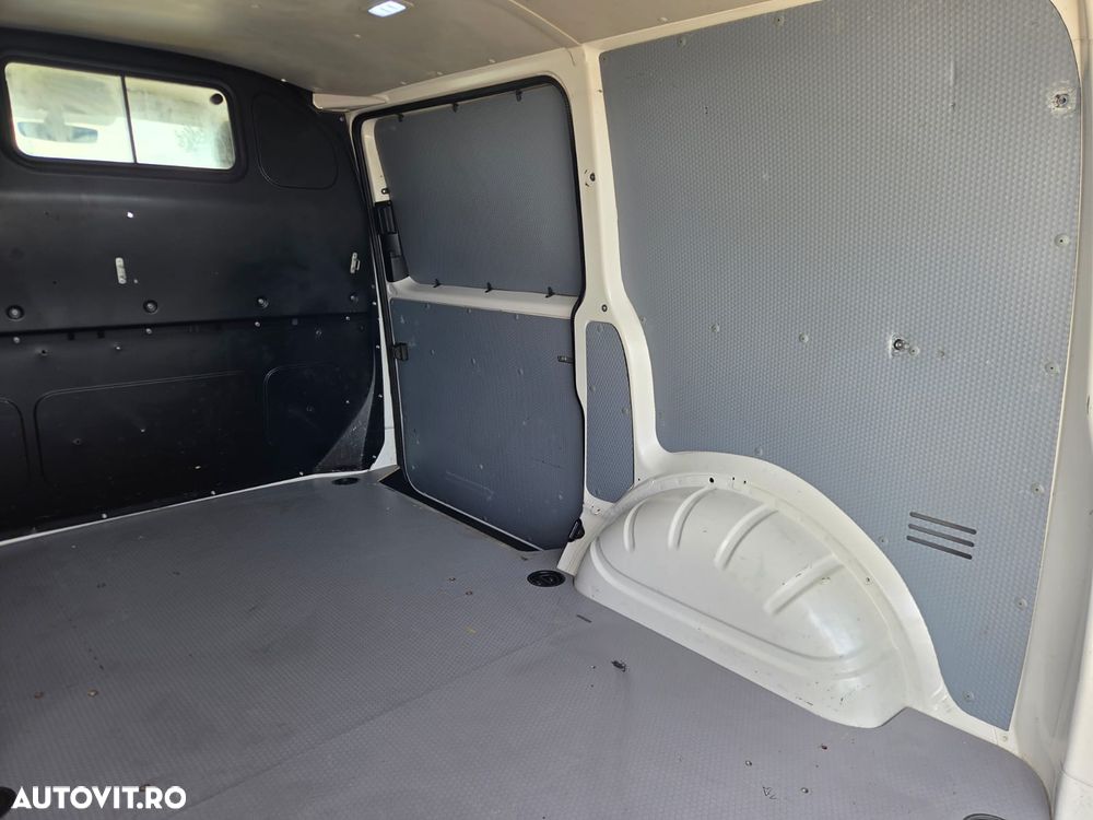 Volkswagen Transporter Business Line 204CP - 13