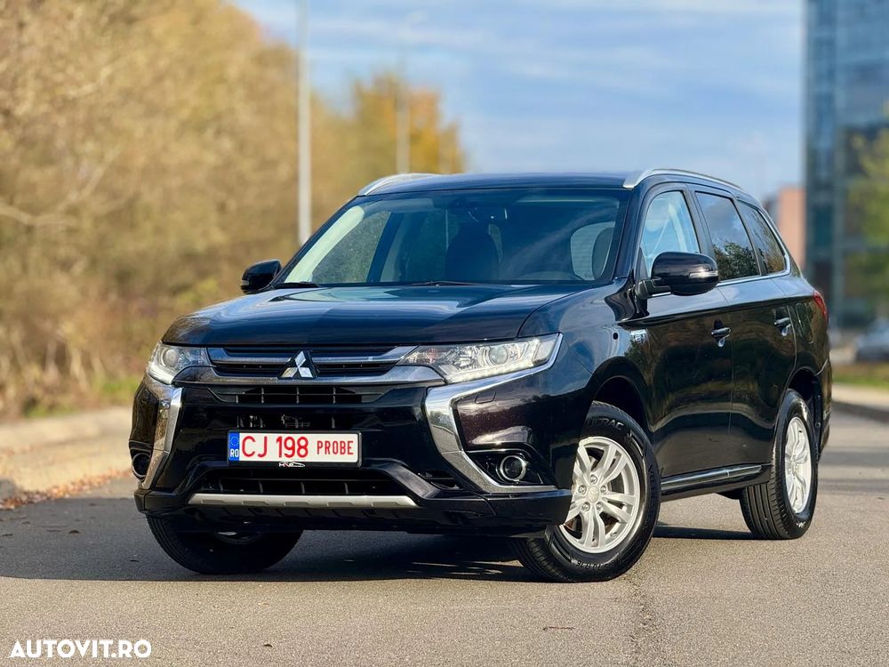 Mitsubishi Outlander 2.0 4WD Plug-In Hybrid Plus - 1