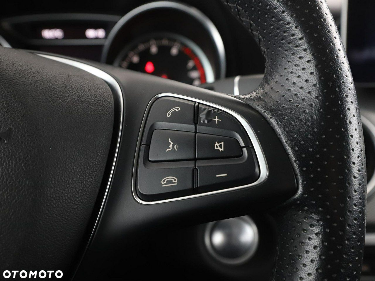 Mercedes-Benz GLA 180 7G-DCT Activity Edition - 30