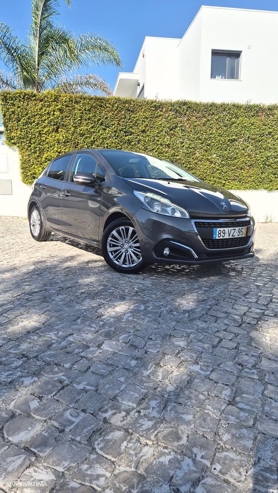 Peugeot 208 1.2 PureTech Signature - 1