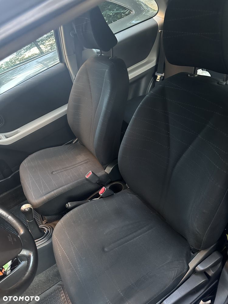 Toyota Yaris 1.3 Sol - 25