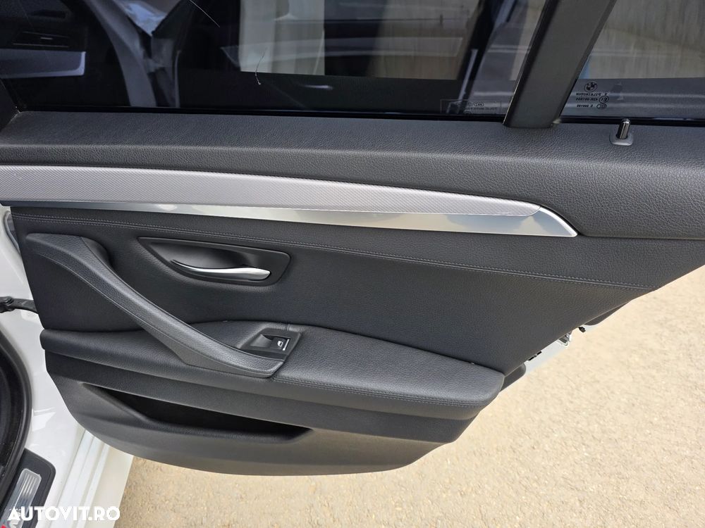BMW Seria 5 525d xDrive AT - 37