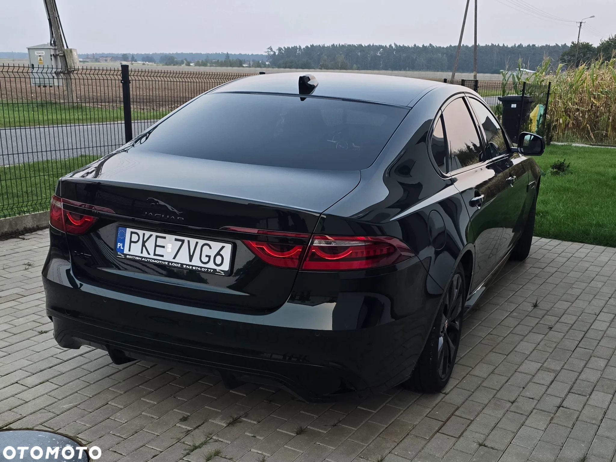 Jaguar XF 2.0 P250 R-Dynamic Black - 3