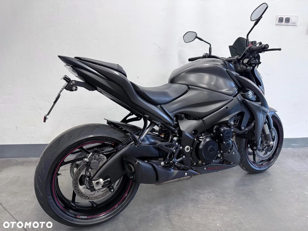 Suzuki GSX - 3