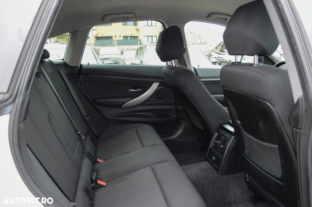 BMW Seria 3 320d Aut. Advantage - 23