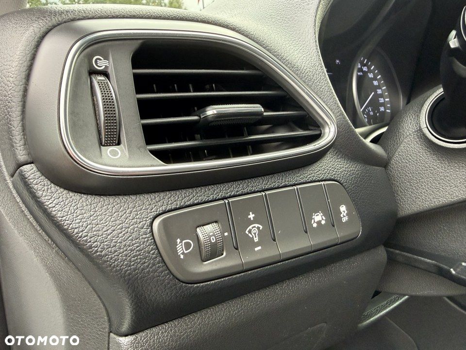 Hyundai i30 1.4 Passion Plus - 20