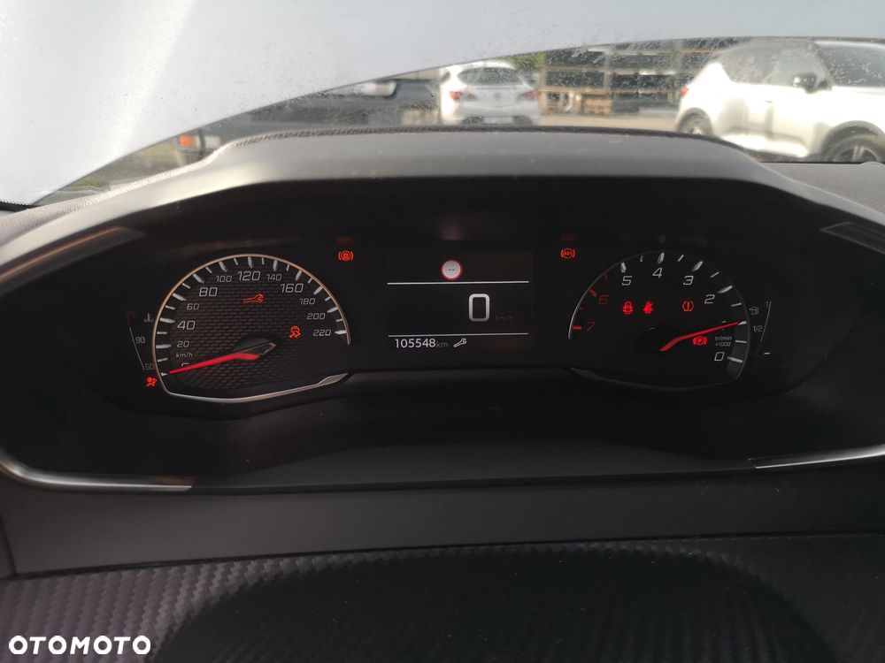 Peugeot 208 - 40