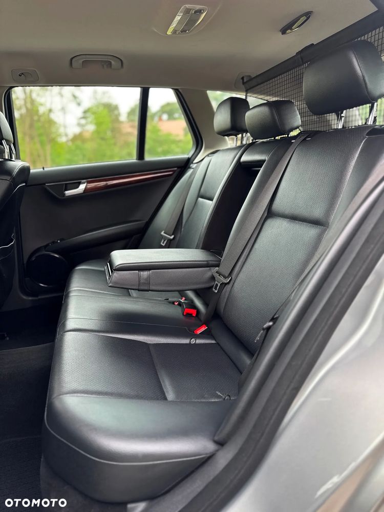 Mercedes-Benz Klasa C 250 CDI DPF 4Matic 7G-TRONIC BlueEFFICIENCY Elegance - 30