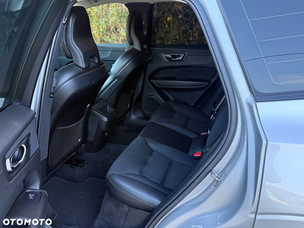 Volvo XC 60 B4 D Geartronic Momentum Pro - 8