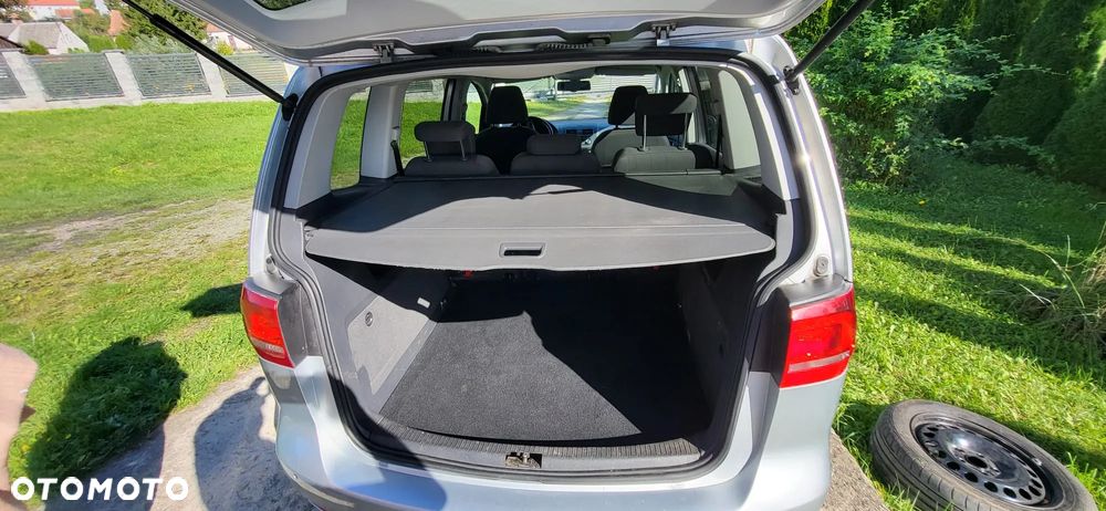 Volkswagen Touran - 9