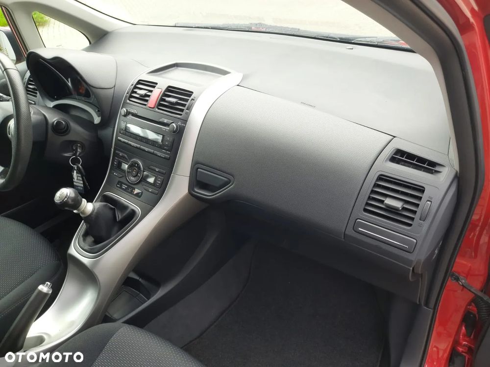 Toyota Auris 1.33 Dual-VVT-i - 16