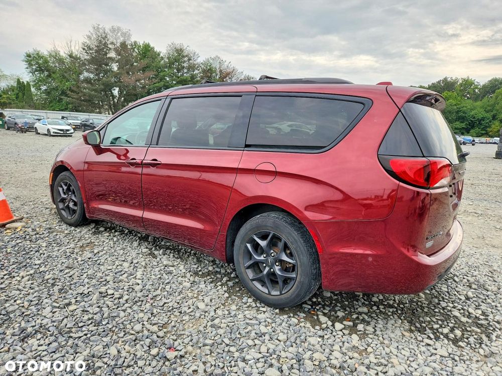 Chrysler Pacifica - 3
