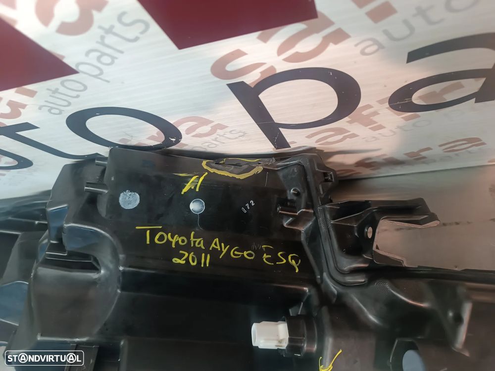 ÓTICA / FAROL TOYOTA AYGO X 2022-2025 - ESQUERDO 02A29318 (APOIOS PARTIDOS) - 11