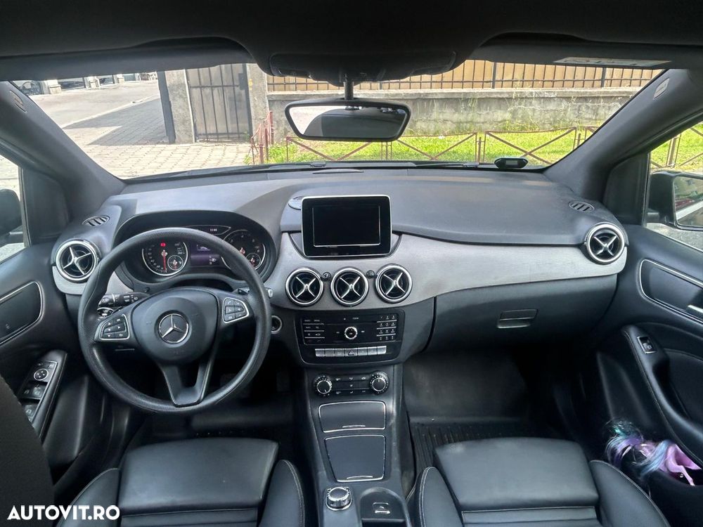 Mercedes-Benz EQB - 5