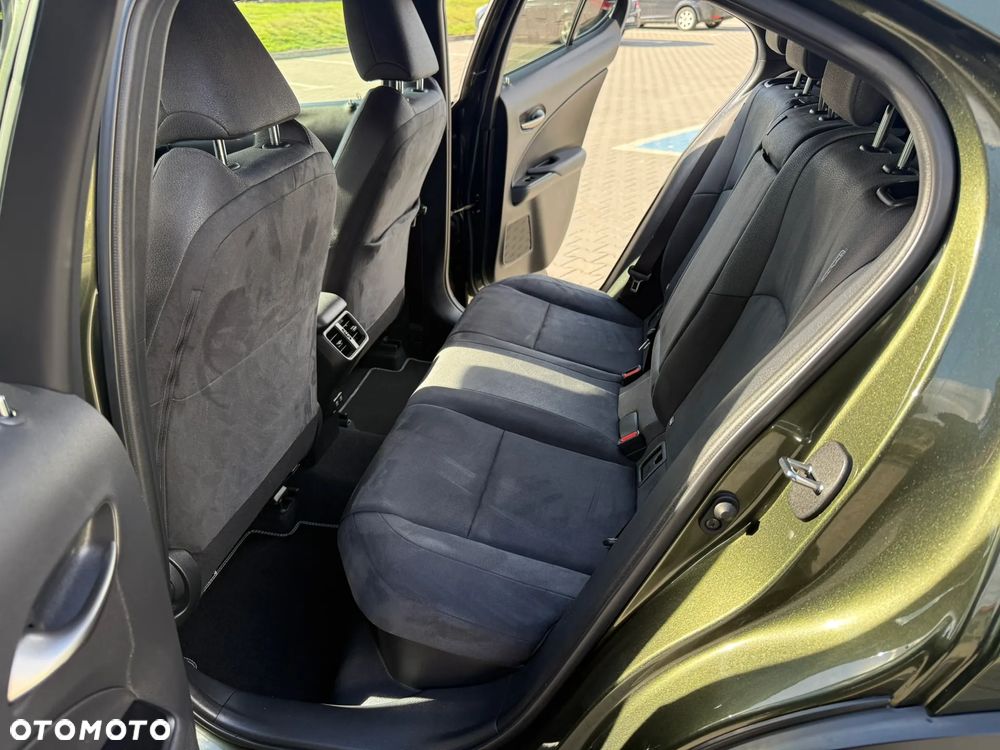 Lexus UX 250h F Sport 2WD - 35