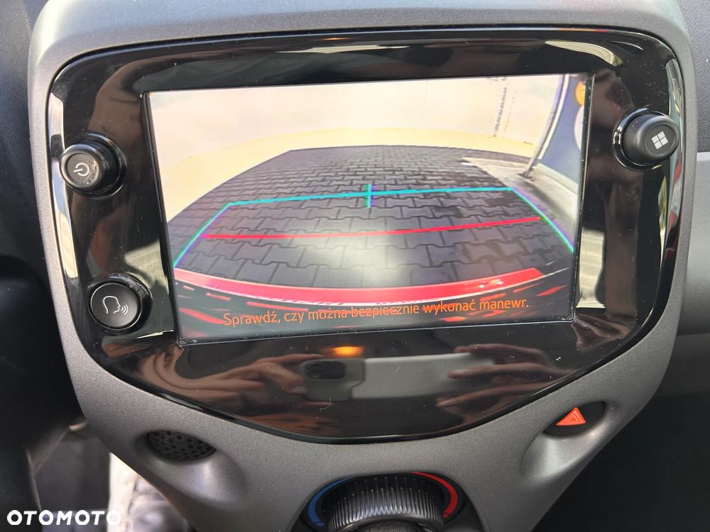 Toyota Aygo x.shift x-play connect - 27
