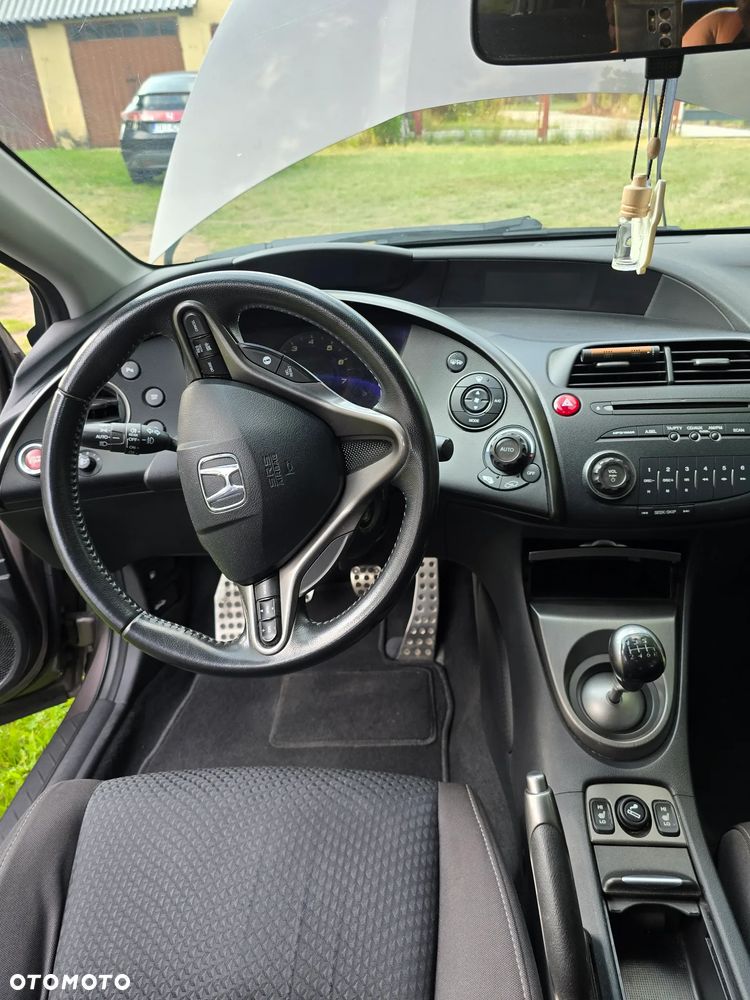 Honda Civic 1.8 Comfort - 11