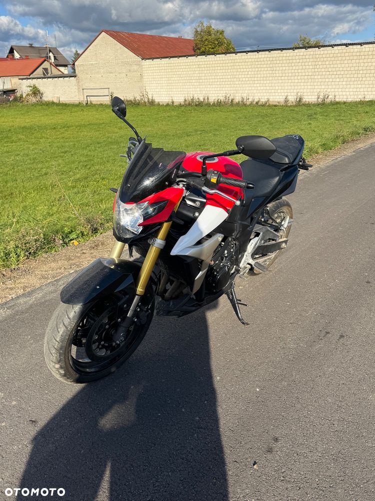 Suzuki GSR - 1