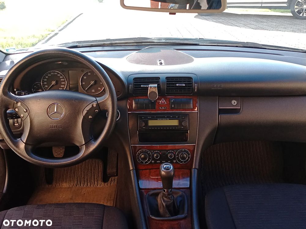 Mercedes-Benz Klasa C 180 T Kompressor Classic - 9