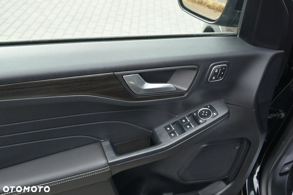 Ford Kuga - 24