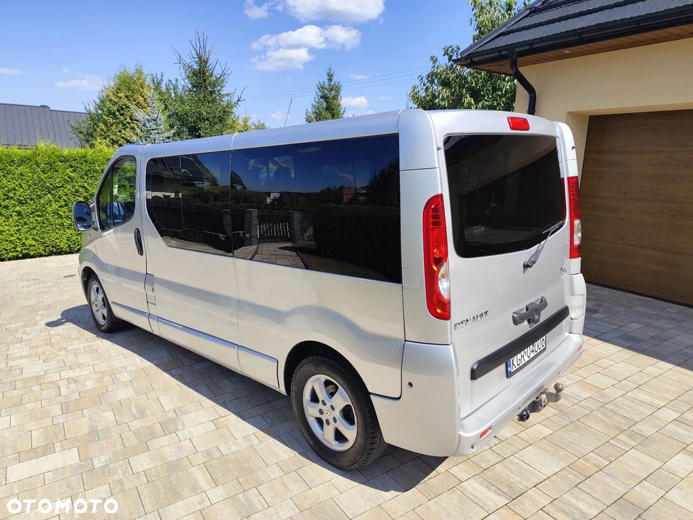 Renault Trafic Grand Passenger Black Edition - 4