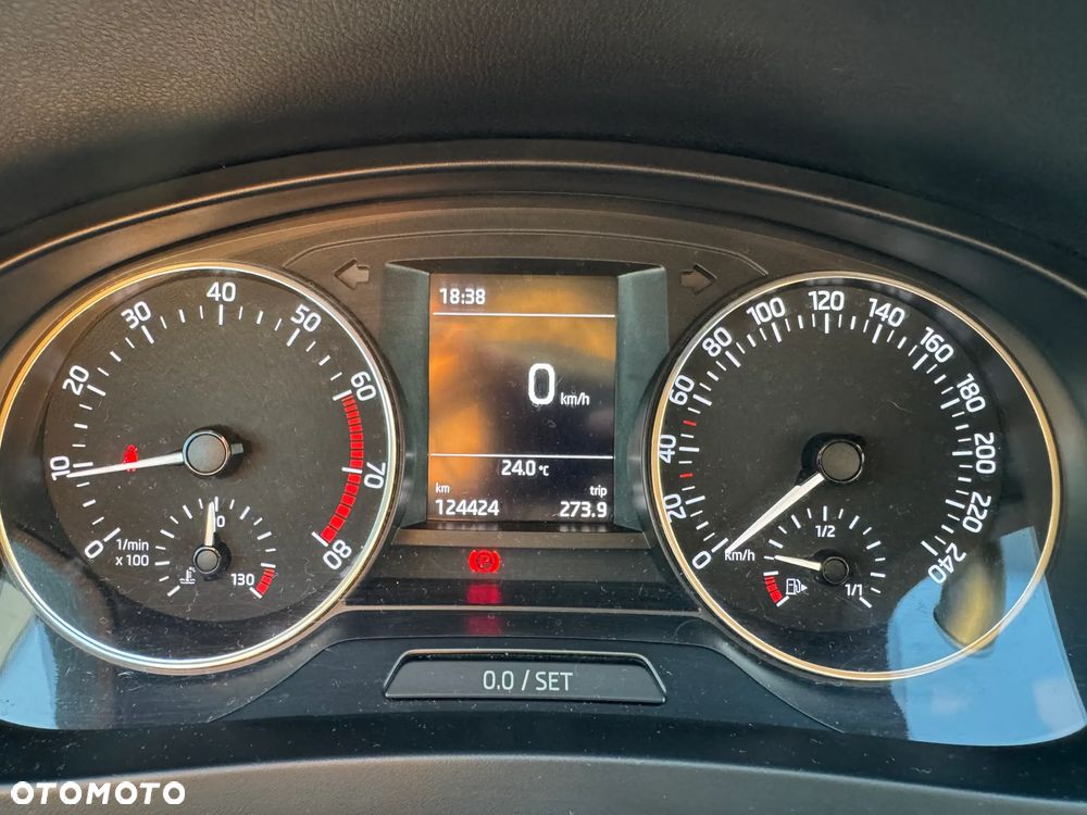 Skoda RAPID 1.2 TSI Ambition - 40
