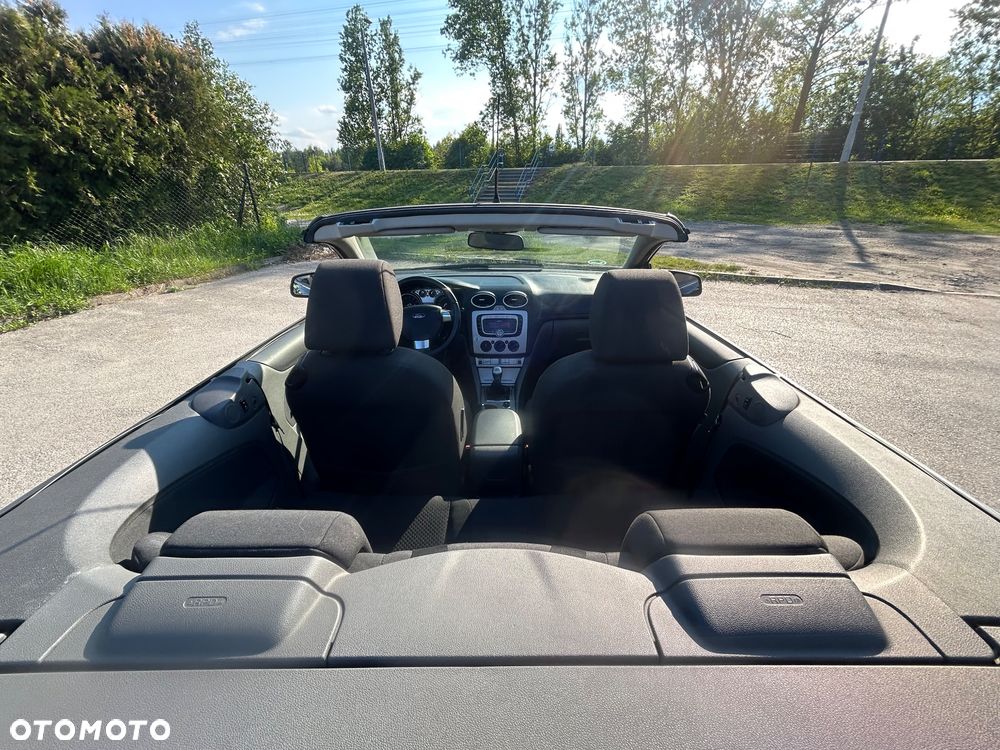 Ford Focus 2.0 16V Sport - 23