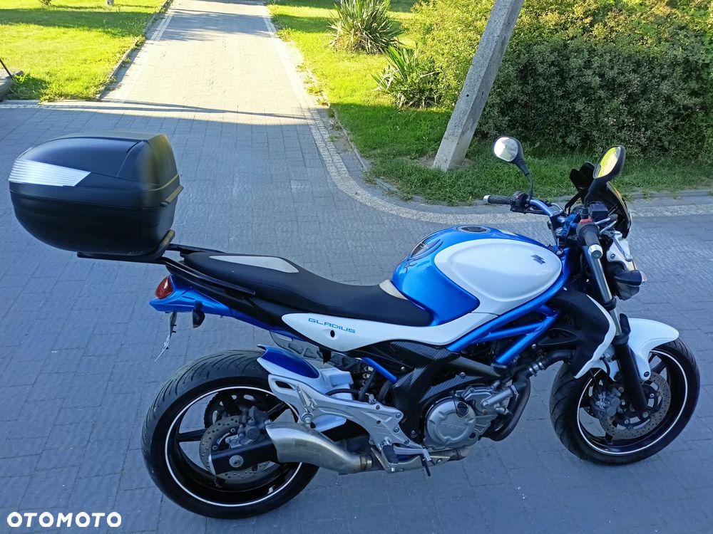 Suzuki Gladius - 6