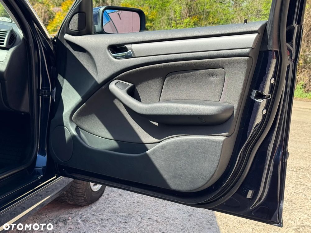 BMW Seria 3 316i - 22