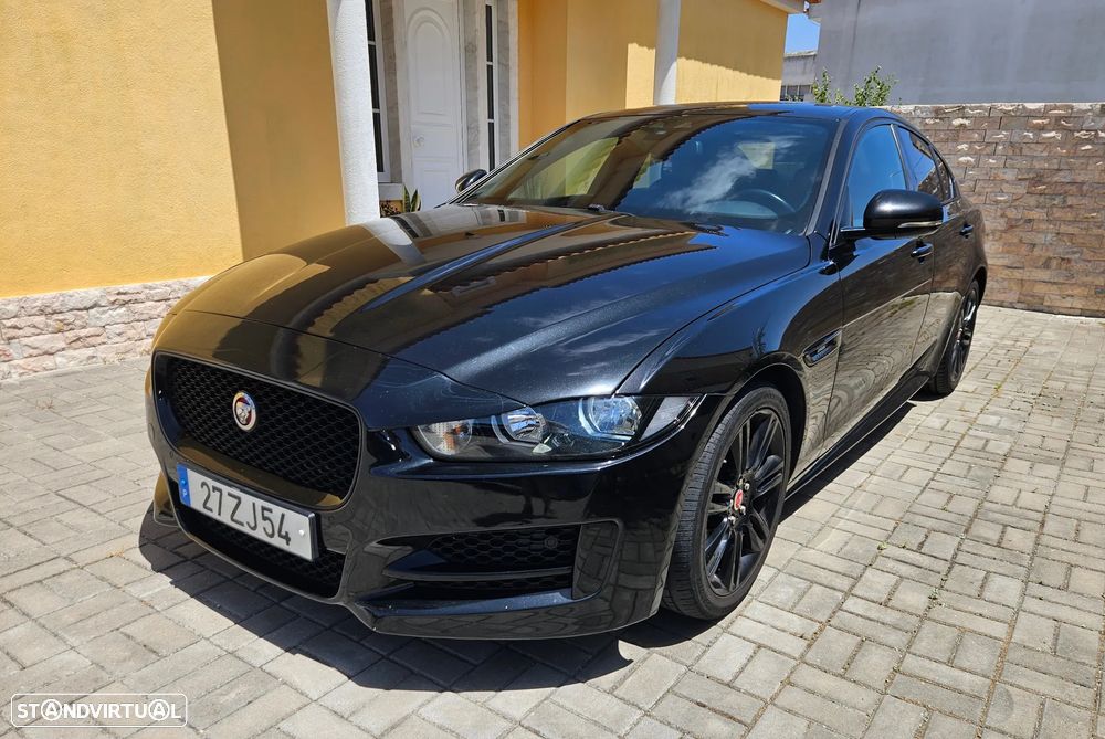 Jaguar XE 2.0 D R-Sport - 35