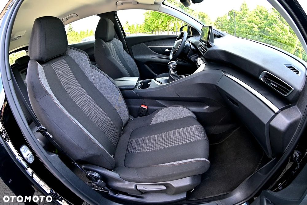 Peugeot 3008 1.2 PureTech Allure S&S - 19