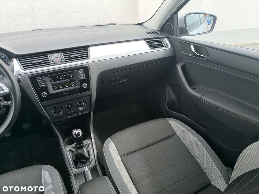 Skoda RAPID 1.2 TSI Ambition - 22