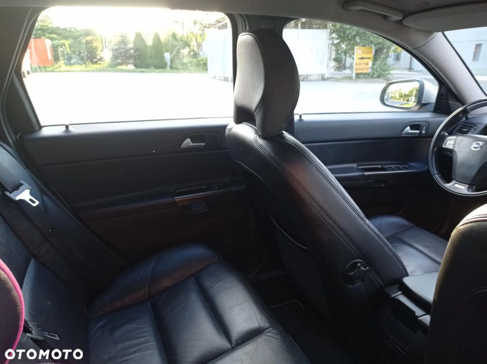 Volvo V50 D2 R-Design - 13