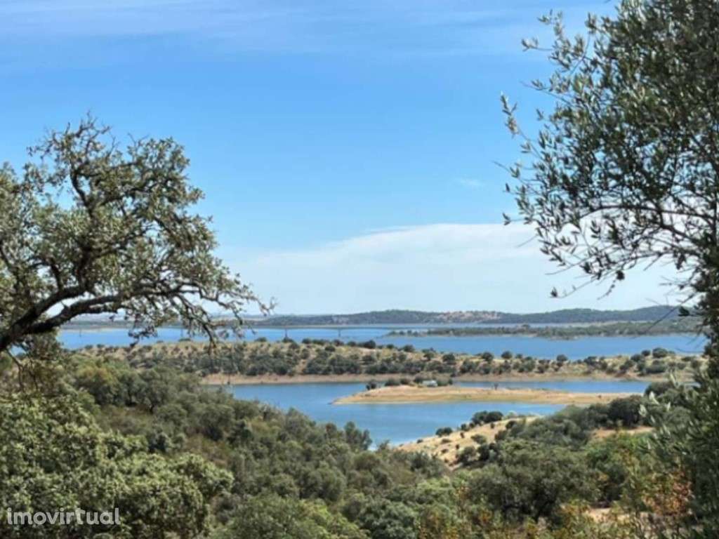 Terreno com 6,9 hectares e duas ruínas em Monsaraz junto ao Alqueva - Grande imagem: 2/30