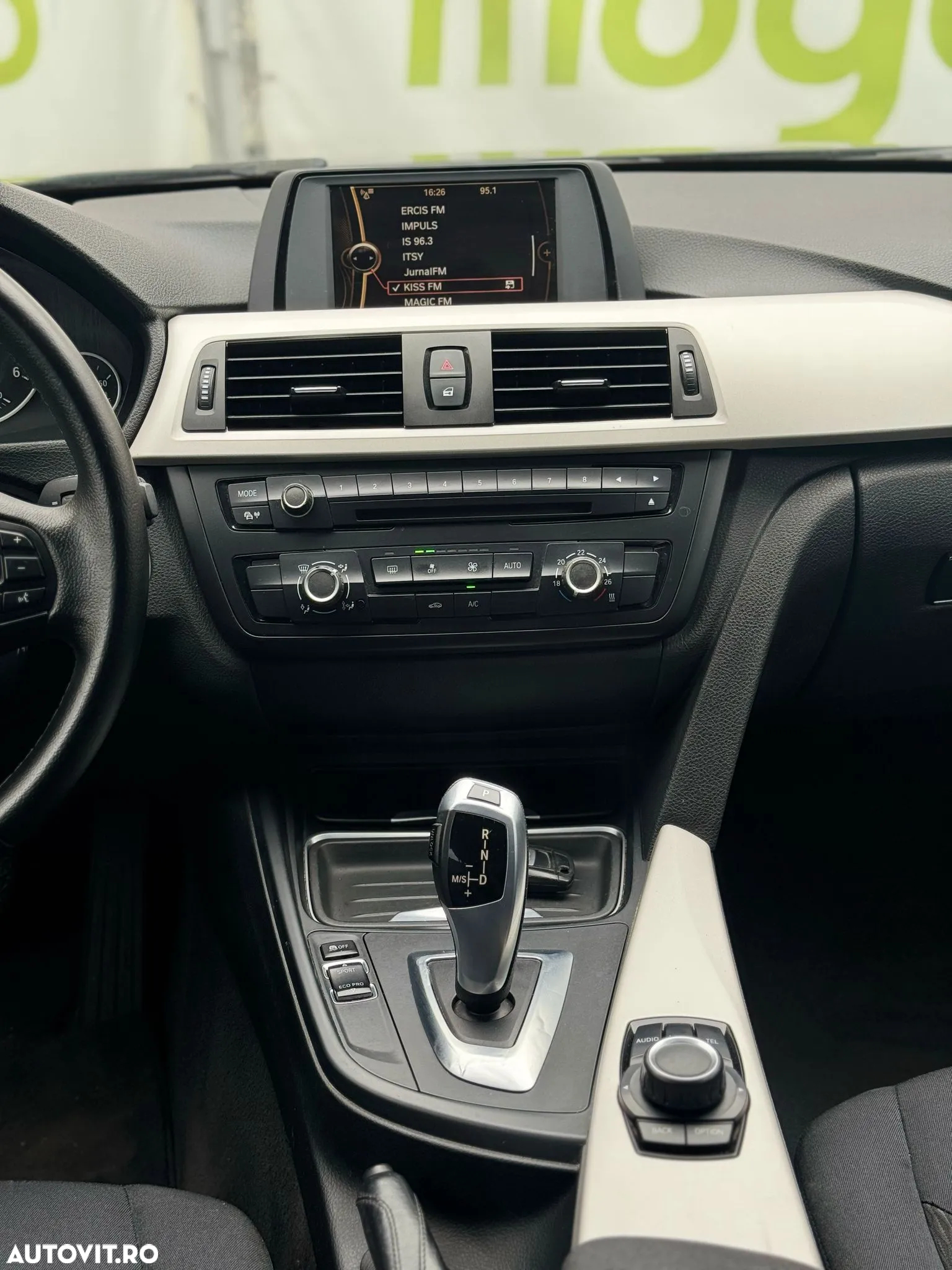 BMW Seria 3 318d Touring Aut. - 29