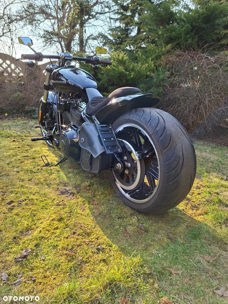 Harley-Davidson FXSB Breakout - 11