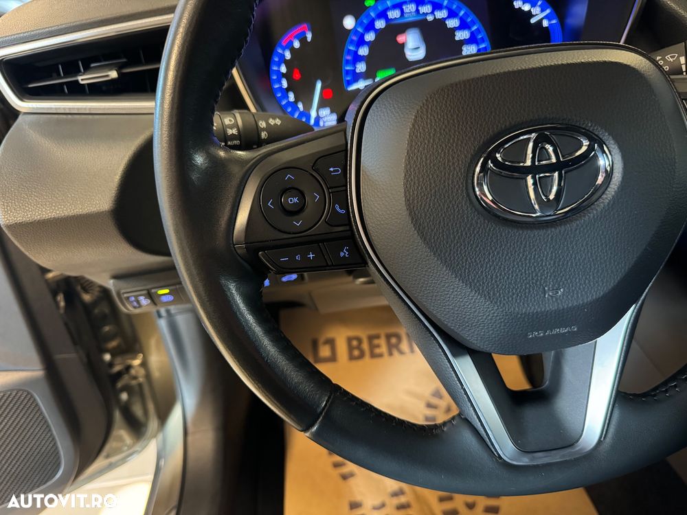 Toyota Corolla 1.8 Hybrid Team Deutschland - 15